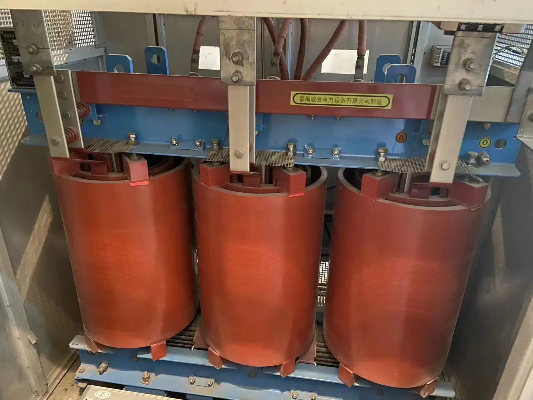 舊變壓器回收就選深圳市鑫進(jìn)發(fā)再生資源回收有限公司，專業(yè)回收多類變壓器，價(jià)格合理服務(wù)優(yōu)